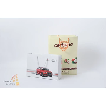 Emblémázott zsinórfüles papírtáska